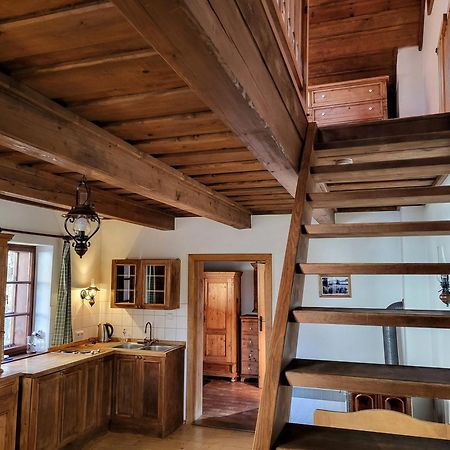 Apartmany Cerveny Dvur Chvalšiny Buitenkant foto