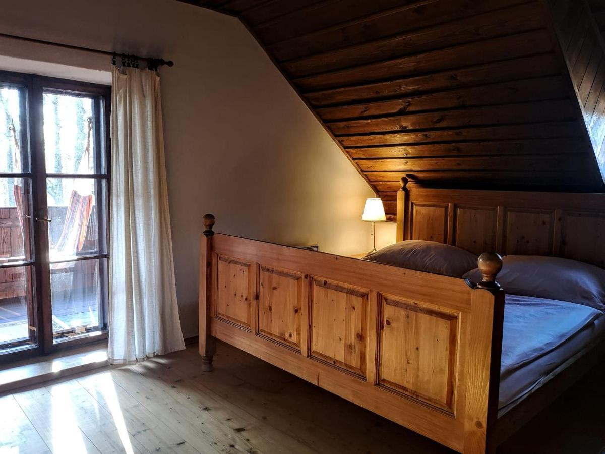 Apartmany Cerveny Dvur Chvalšiny Buitenkant foto