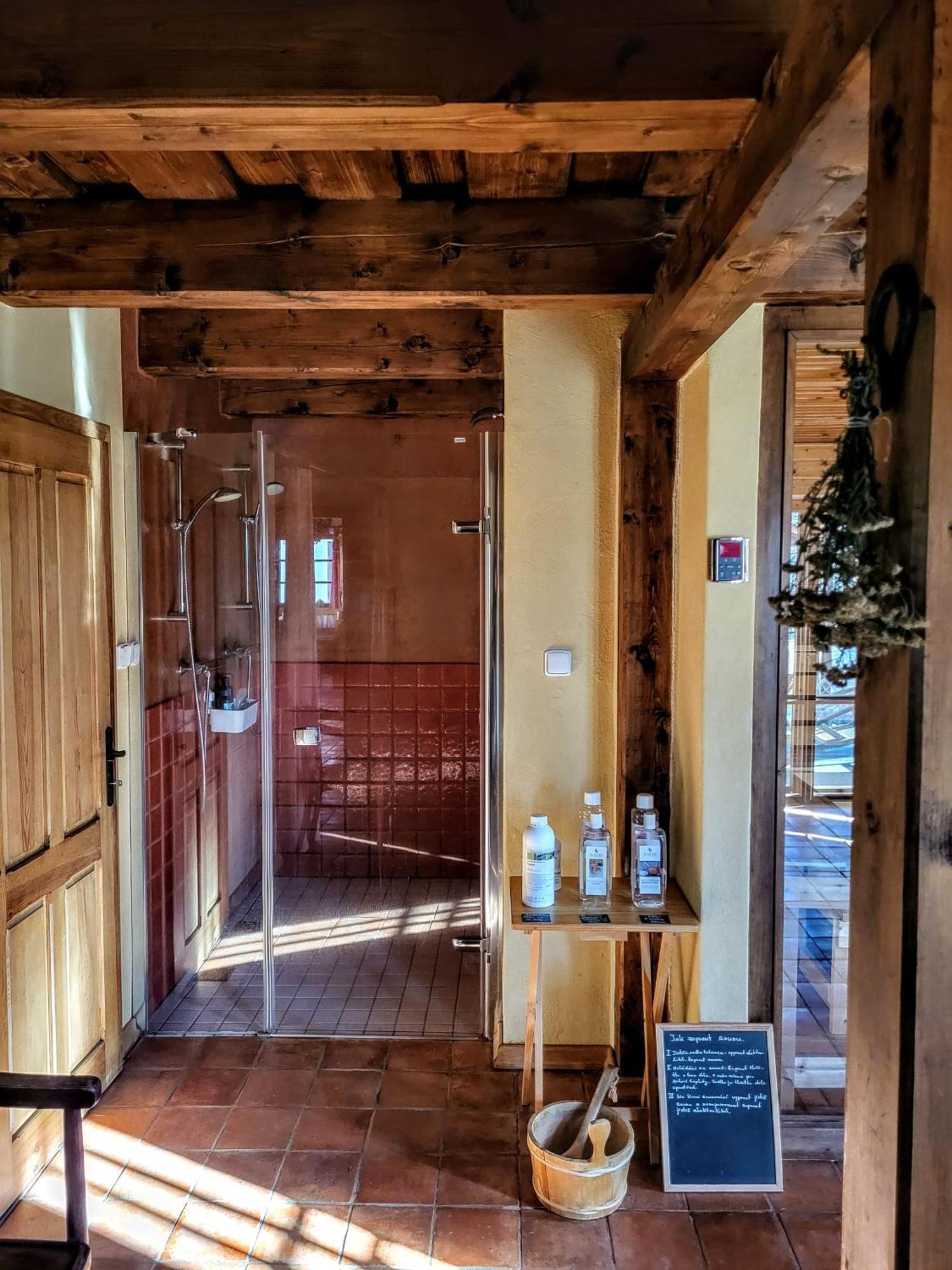 Apartmany Cerveny Dvur Chvalšiny Buitenkant foto