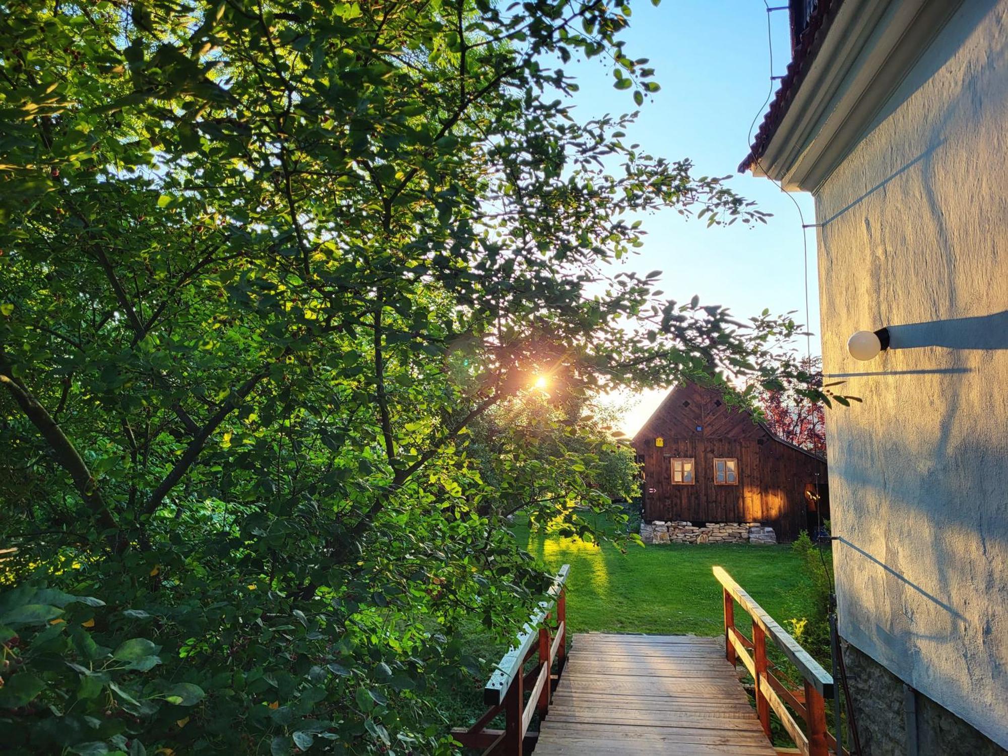 Apartmany Cerveny Dvur Chvalšiny Buitenkant foto