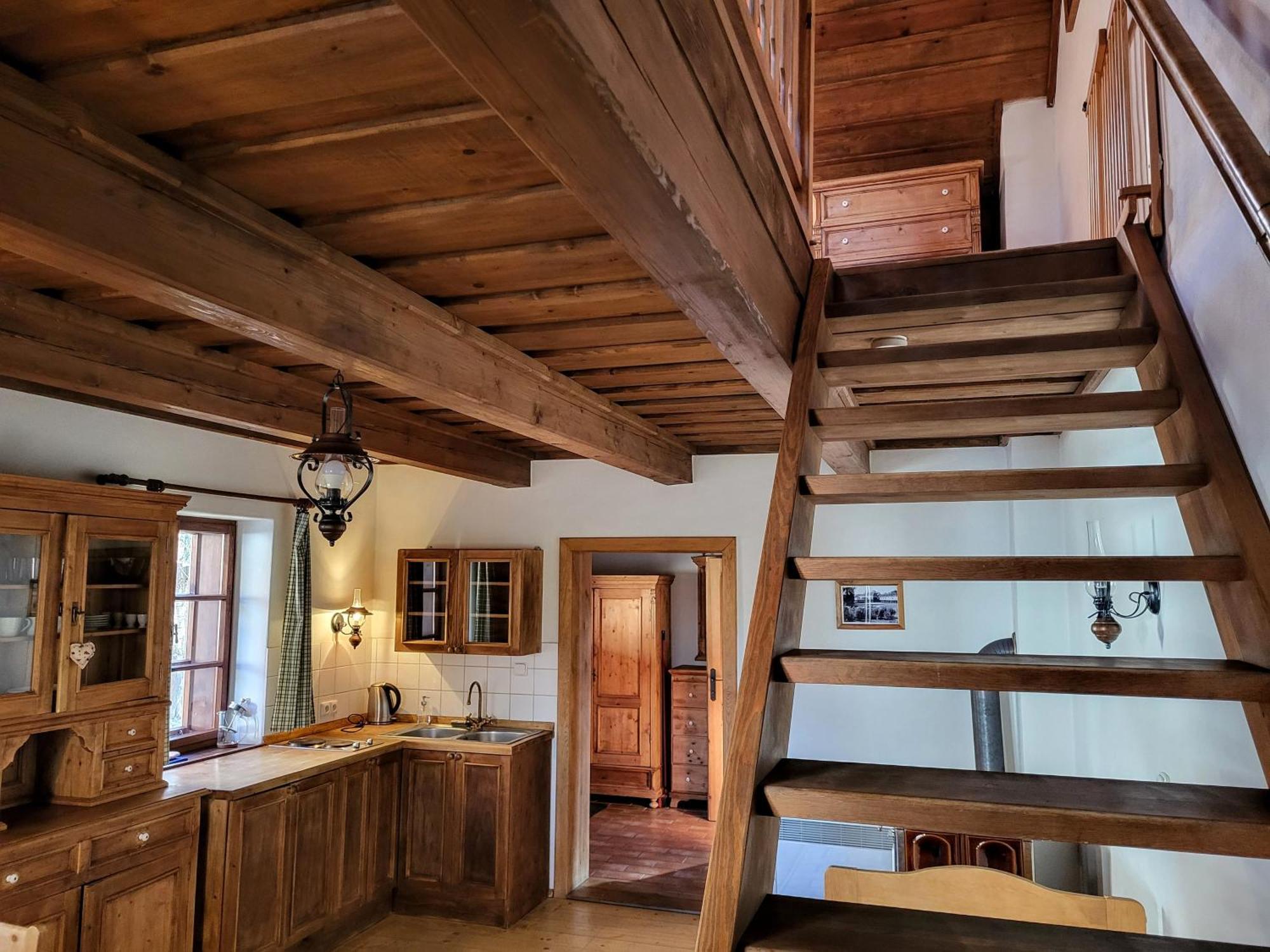 Apartmany Cerveny Dvur Chvalšiny Buitenkant foto