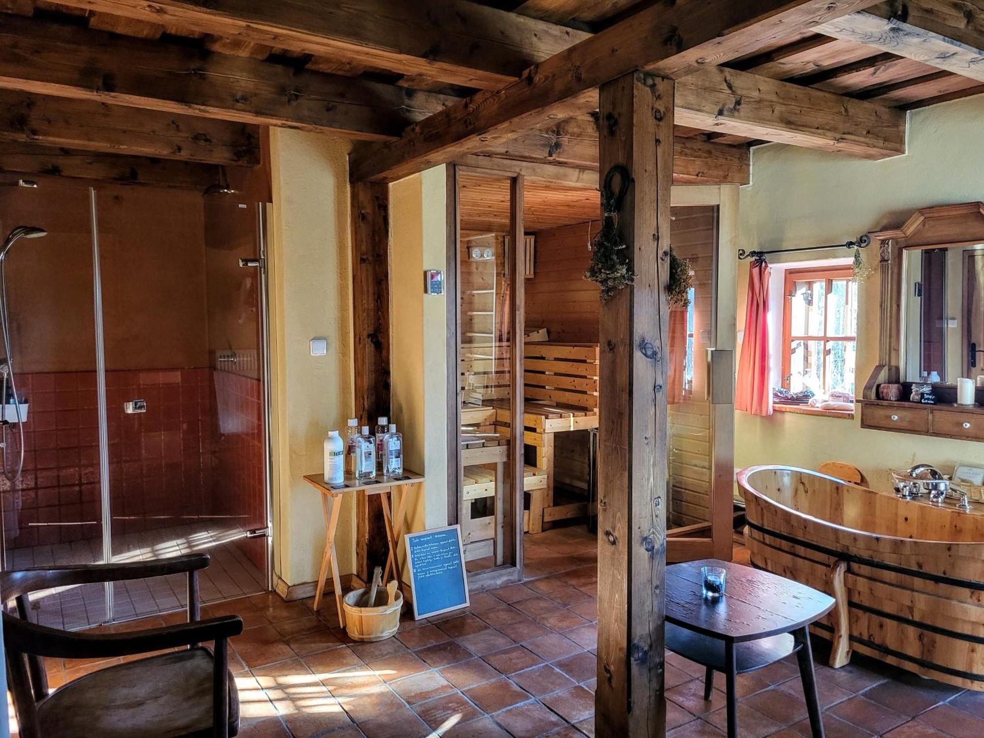 Apartmany Cerveny Dvur Chvalšiny Buitenkant foto